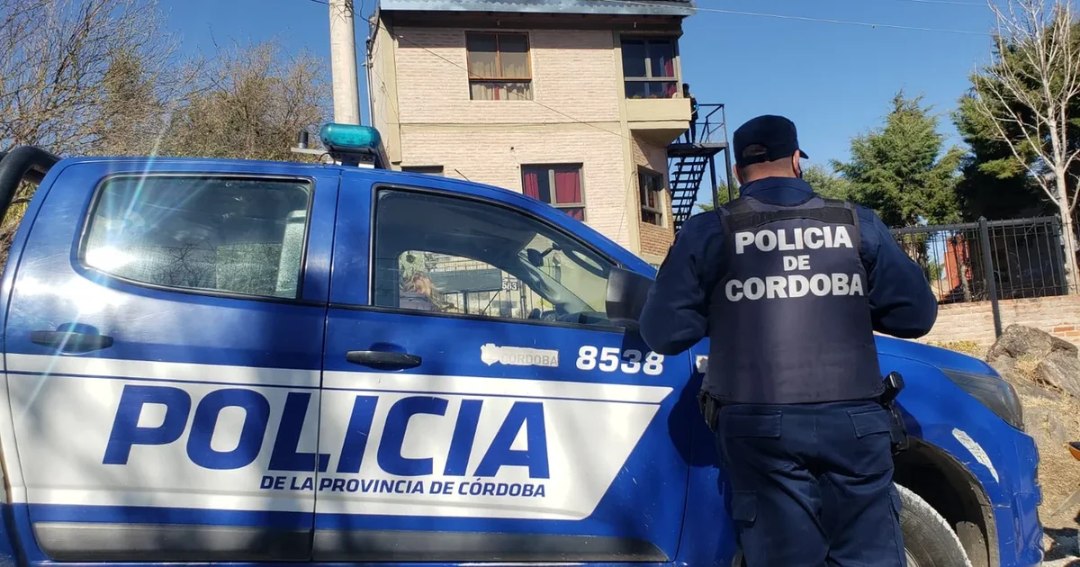 Tensão em Córdoba: ele se barricou em sua casa, fez os filhos como reféns e usou seu cachorro pitbull para ameaçar a esposa