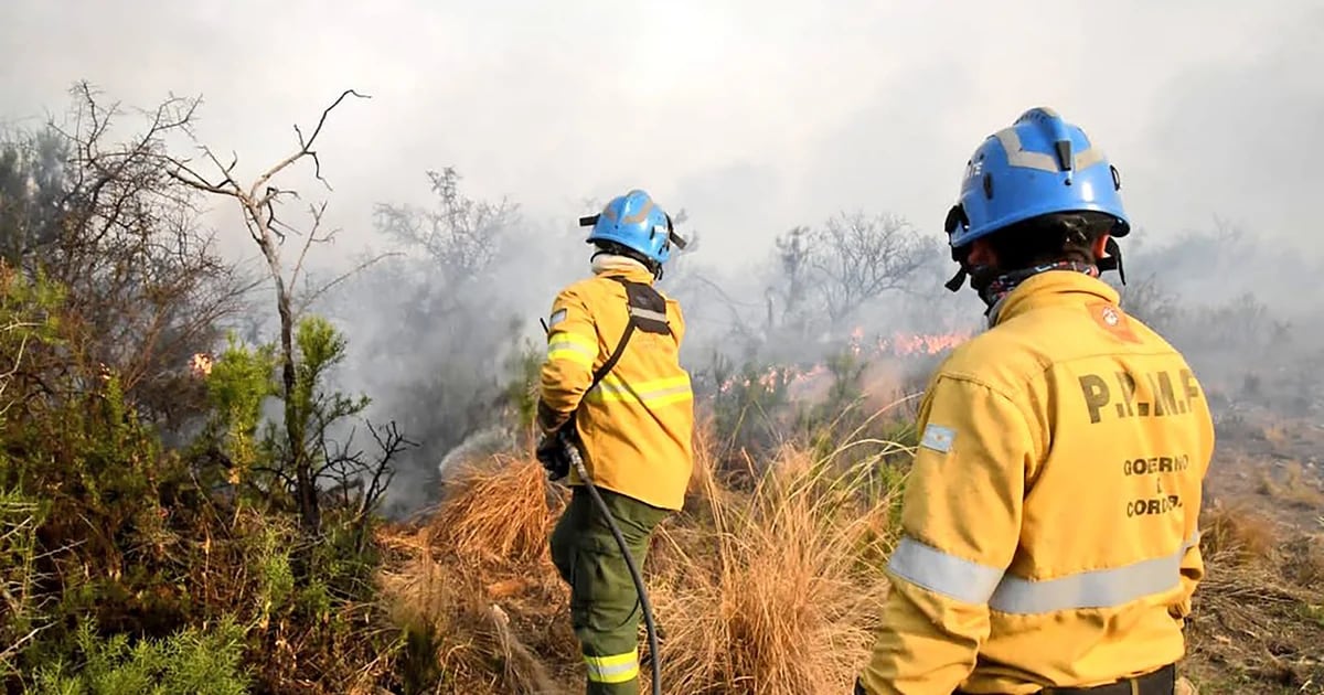 Incêndios e drama em Córdoba: as chamas atingiram várias casas em Capilla del Monte, há evacuados e um detido