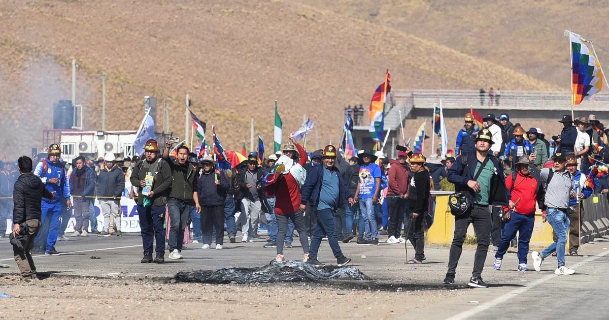 Um congresso de seguidores de Luis Arce em El Alto exigiu a prisão de Evo Morales